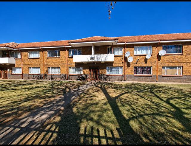 2 BEDROOM FLAT FOR SALE IN THREE RIVERS